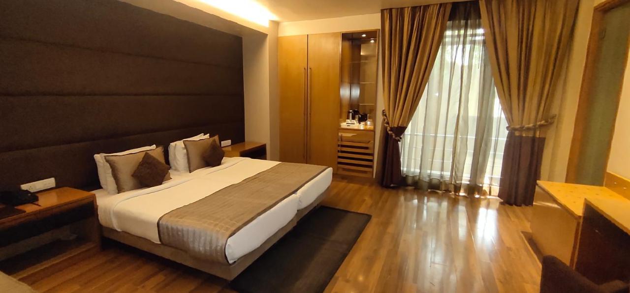 Udman Hotel Panchshila Park Új-Delhi Kültér fotó
