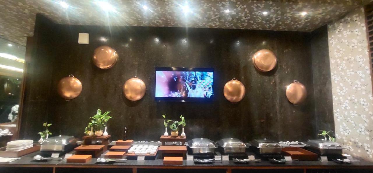 Udman Hotel Panchshila Park Új-Delhi Kültér fotó