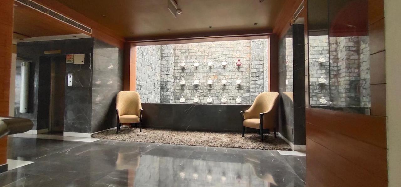 Udman Hotel Panchshila Park Új-Delhi Kültér fotó