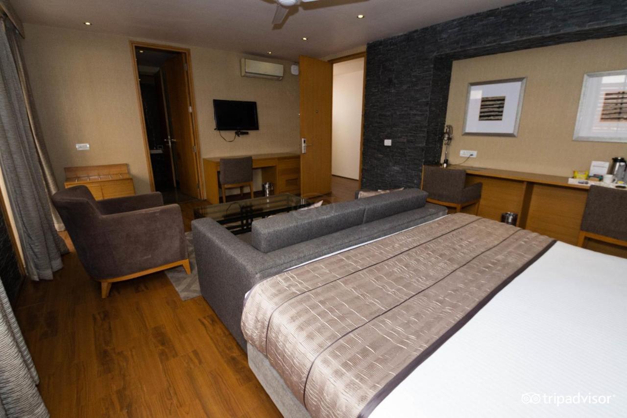 Udman Hotel Panchshila Park Új-Delhi Kültér fotó