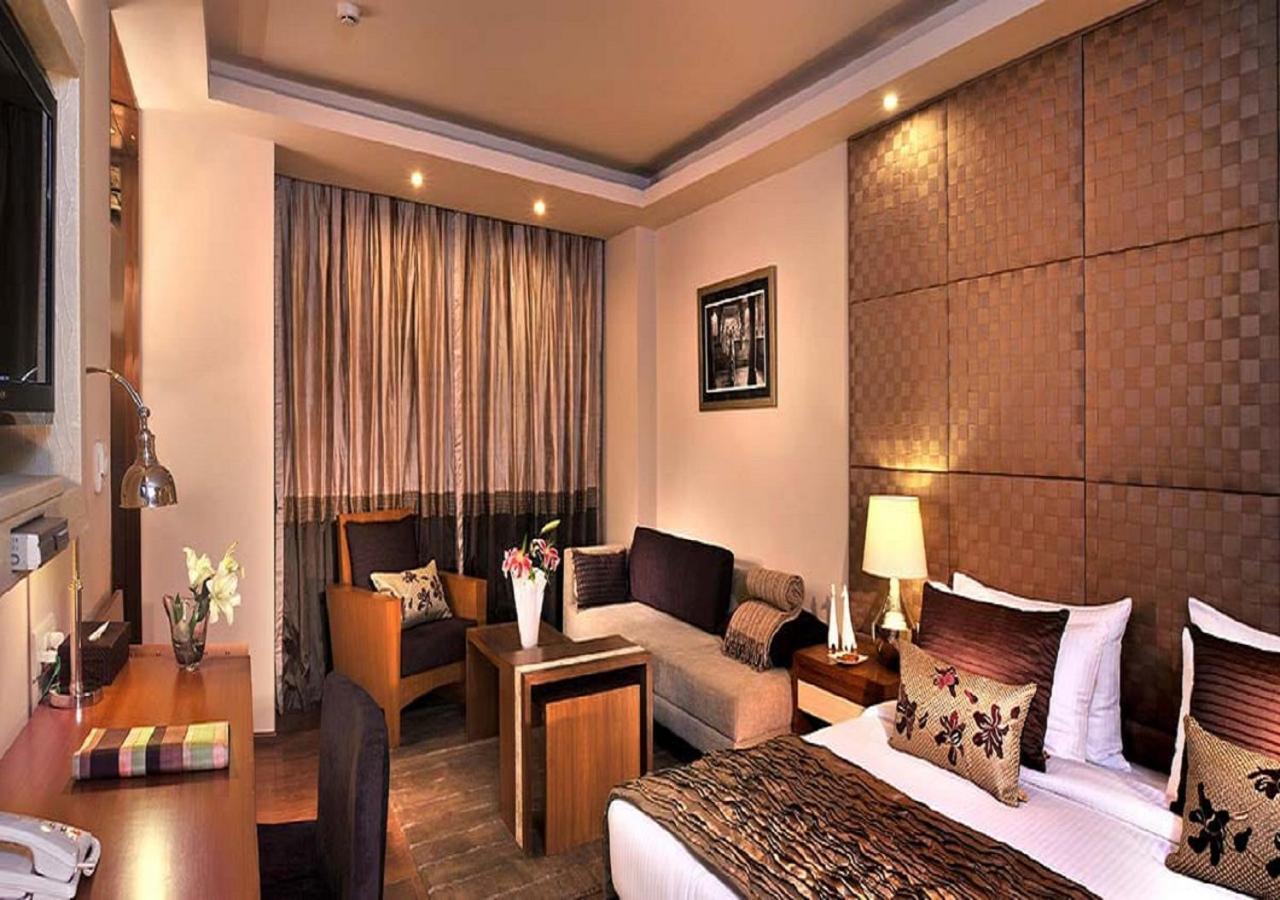 Udman Hotel Panchshila Park Új-Delhi Kültér fotó