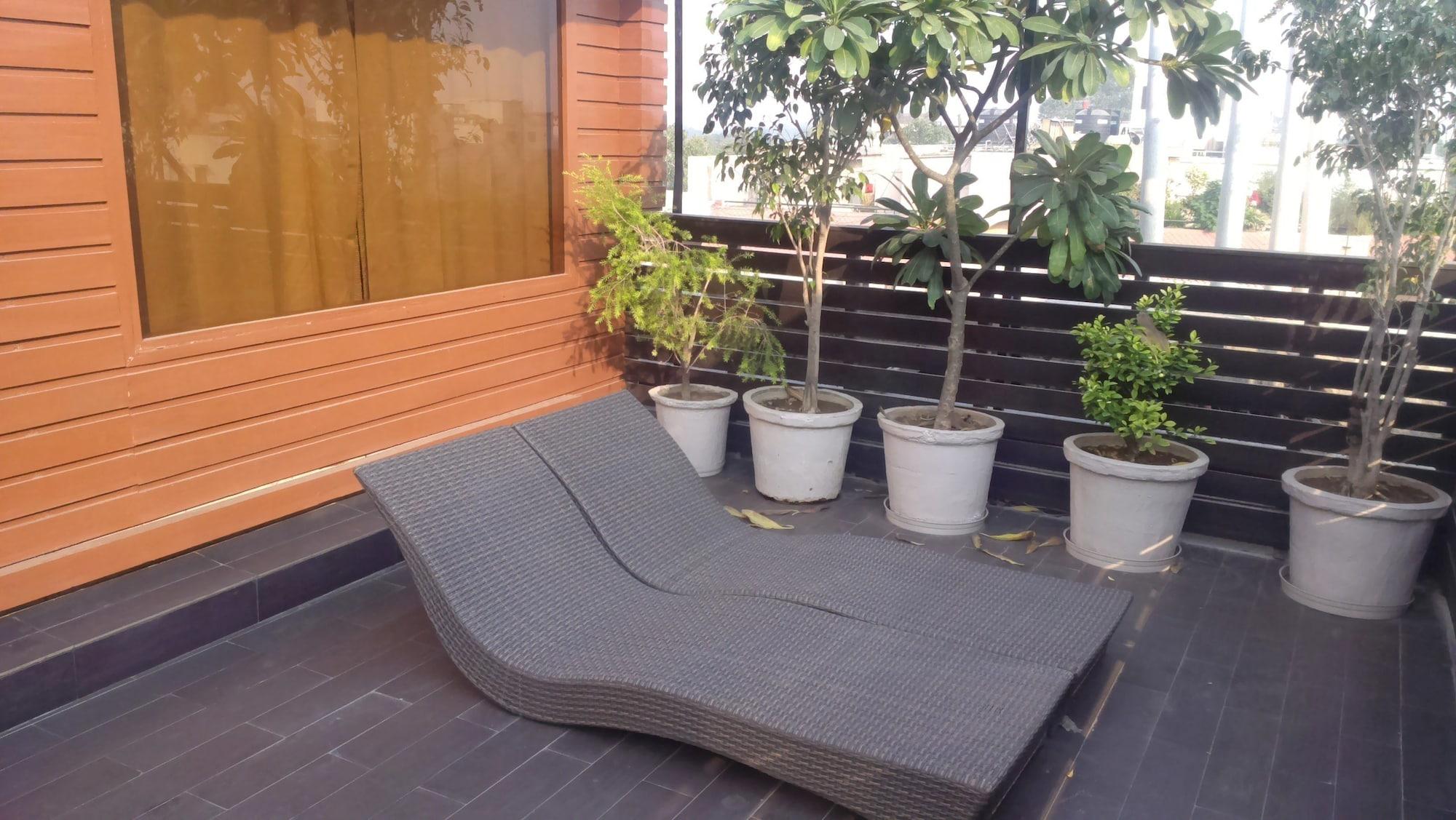 Udman Hotel Panchshila Park Új-Delhi Kültér fotó