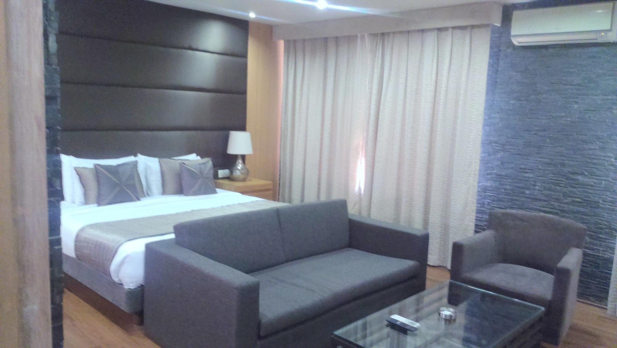 Udman Hotel Panchshila Park Új-Delhi Kültér fotó