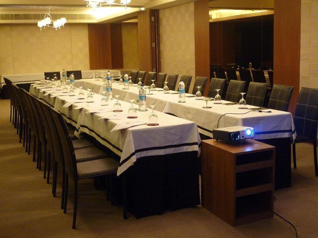 Udman Hotel Panchshila Park Új-Delhi Létesítmények fotó