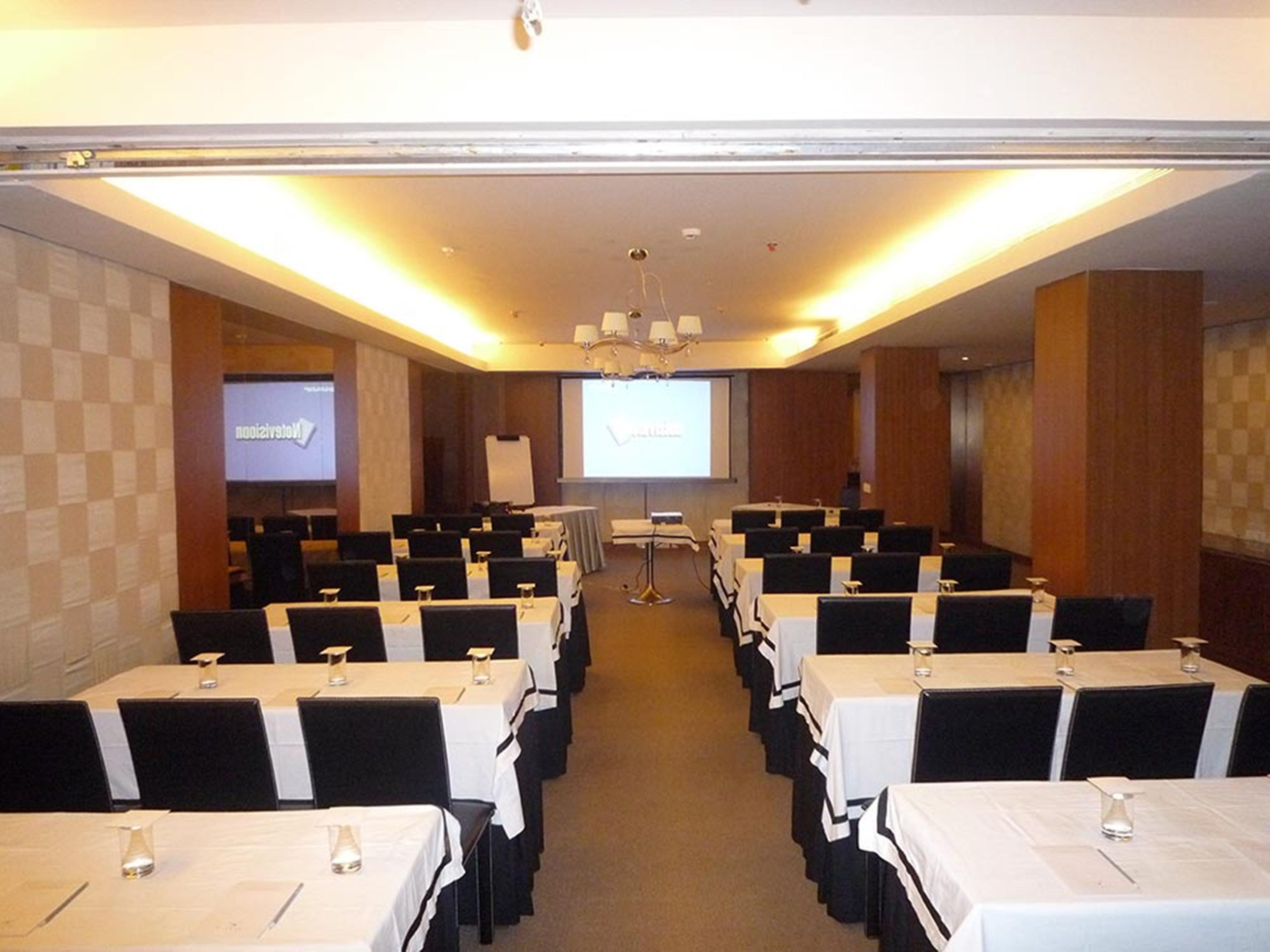 Udman Hotel Panchshila Park Új-Delhi Kültér fotó