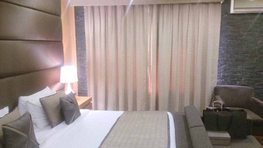 Udman Hotel Panchshila Park Új-Delhi Kültér fotó